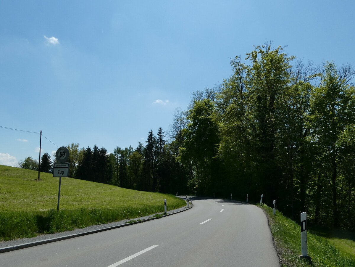 (235'035) - Ortsende von Uitikon am 2. Mai 2022