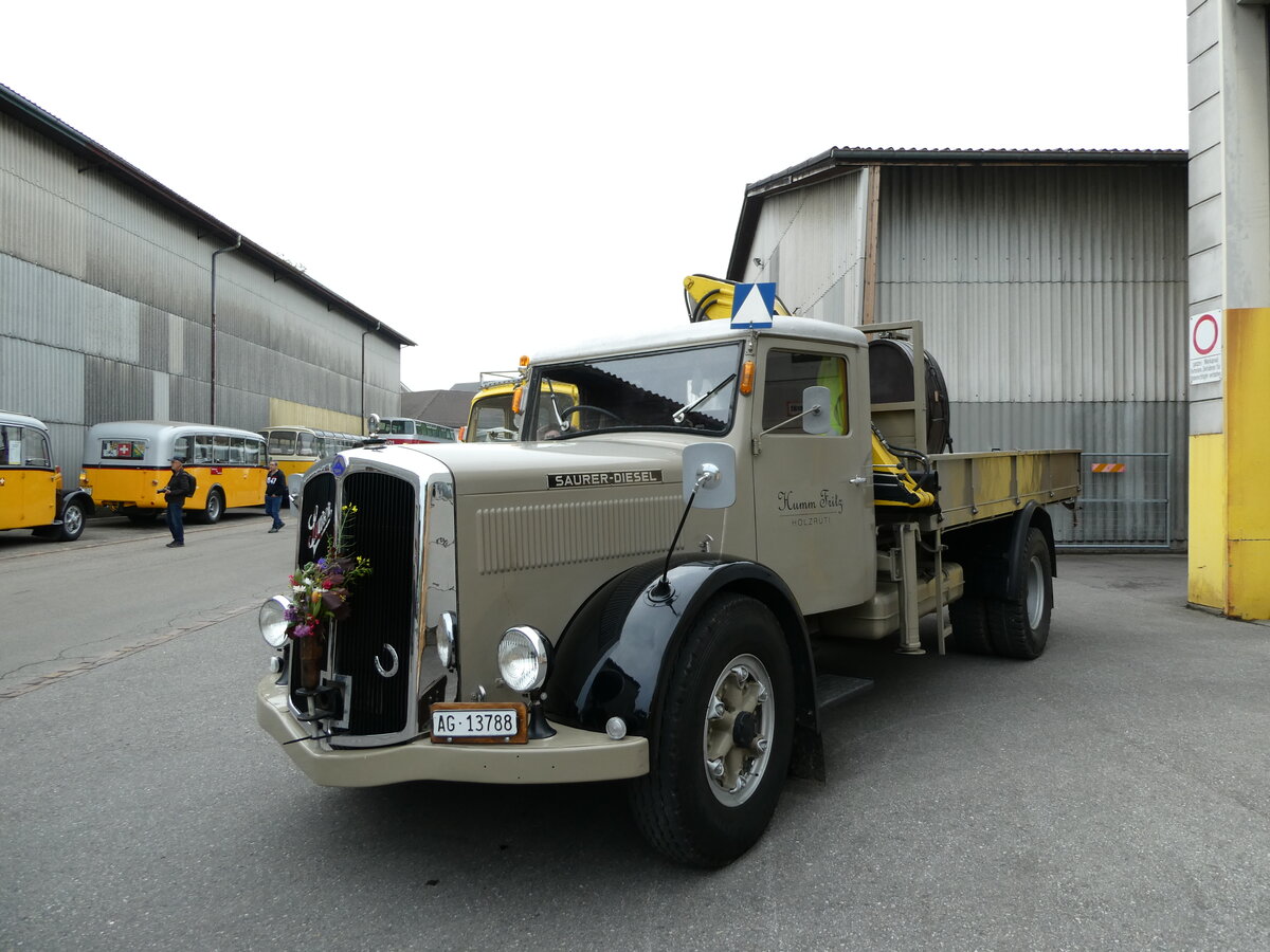 (235'288) - Kumm, Holzrti - AG 13'788 - Saurer am 7. Mai 2022 in Attikon, Wegmller
