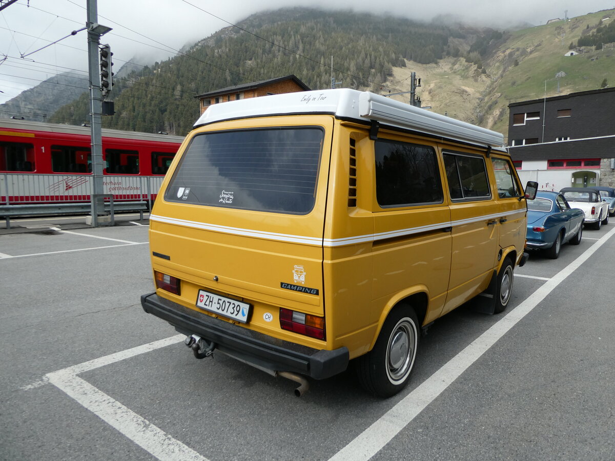 (235'502) - VW-Bus - ZH 50'739 - am 8. Mai 2022 beim Bahnhof Andermatt
