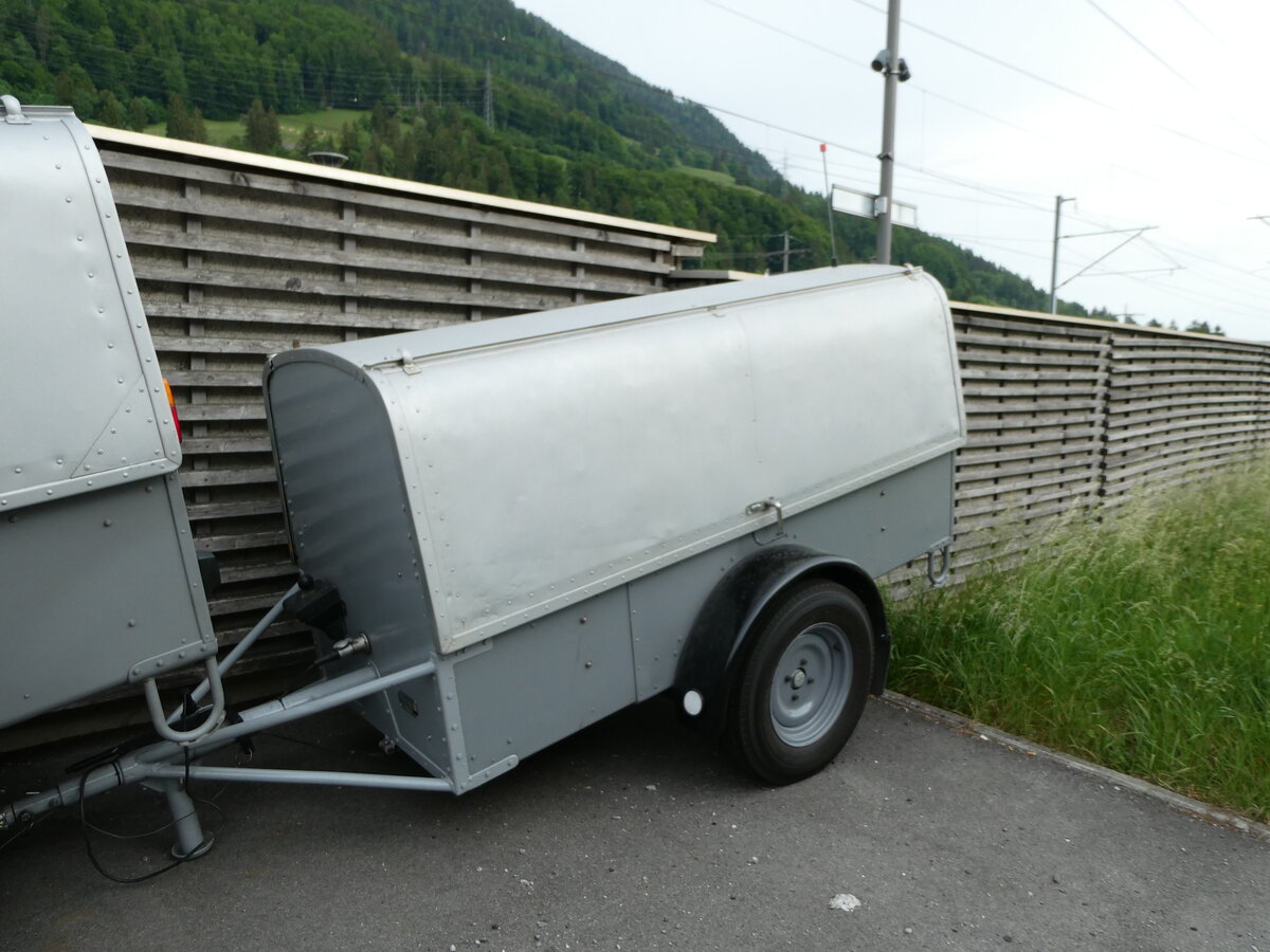 (236'101) - PostAuto Bern - BE 186'986 - Hess/PTT Gepckanhnger (ex Portenier, Adelboden Nr. 2; ex Geiger, Adelboden Nr. 2; ex P 2795) am 22. Mai 2022 beim Bahnhof Reichenbach