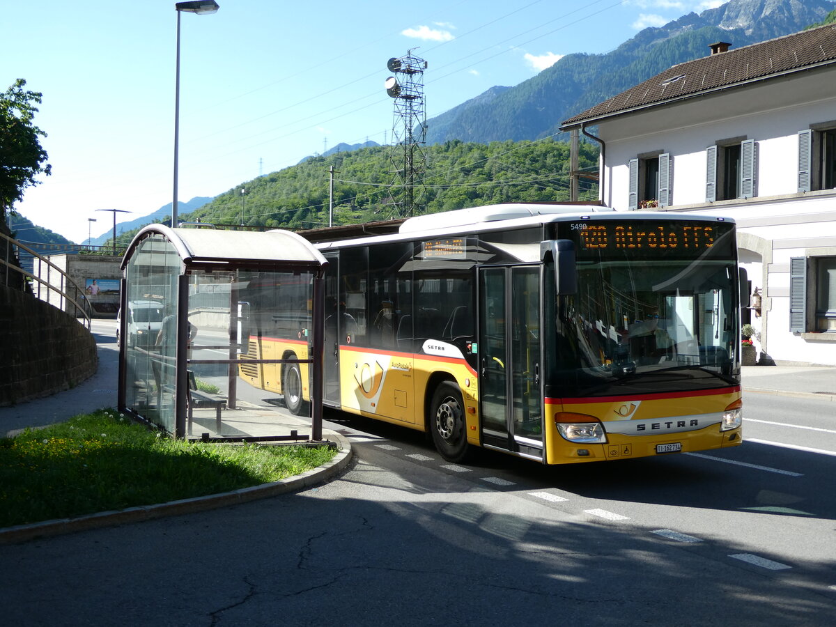 (236'233) - Marchetti, Airolo - TI 162'734 - Setra am 26. Mai 2022 beim Bahnhof Lavorgo