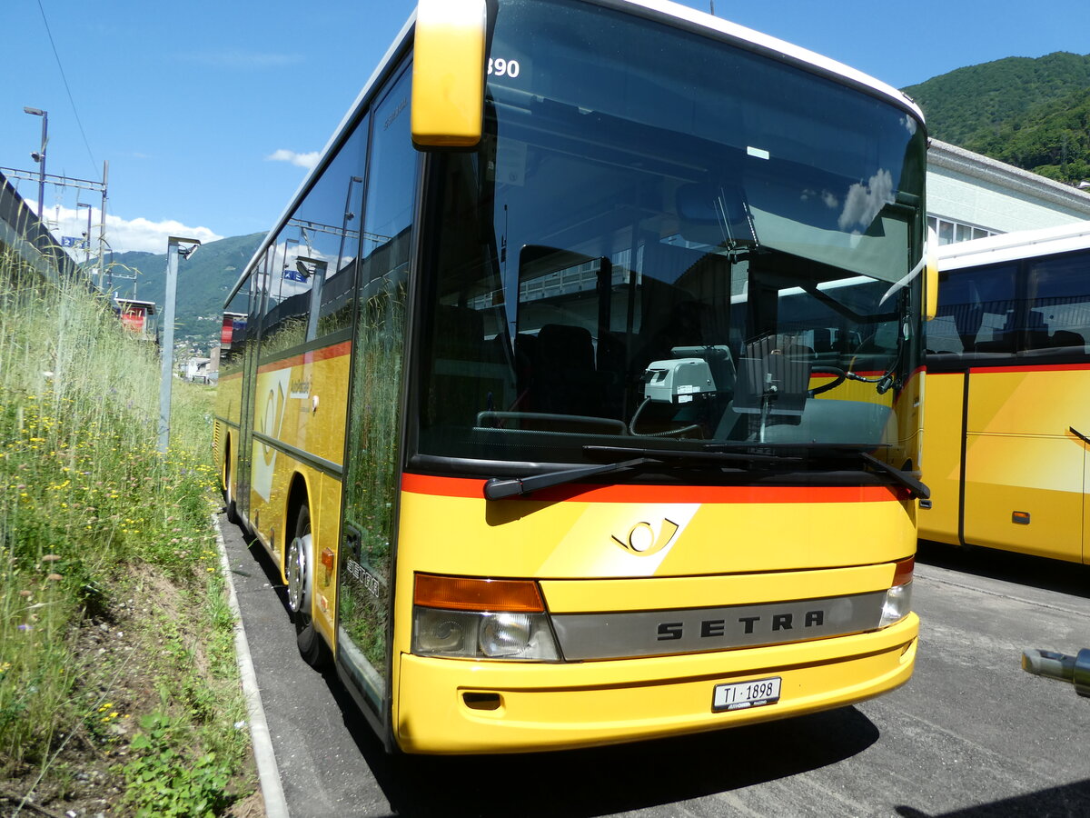 (236'256) - Chiesa, Riazzino - TI 1898 - Setra am 26. Mai 2022 in Riazzino, Garage