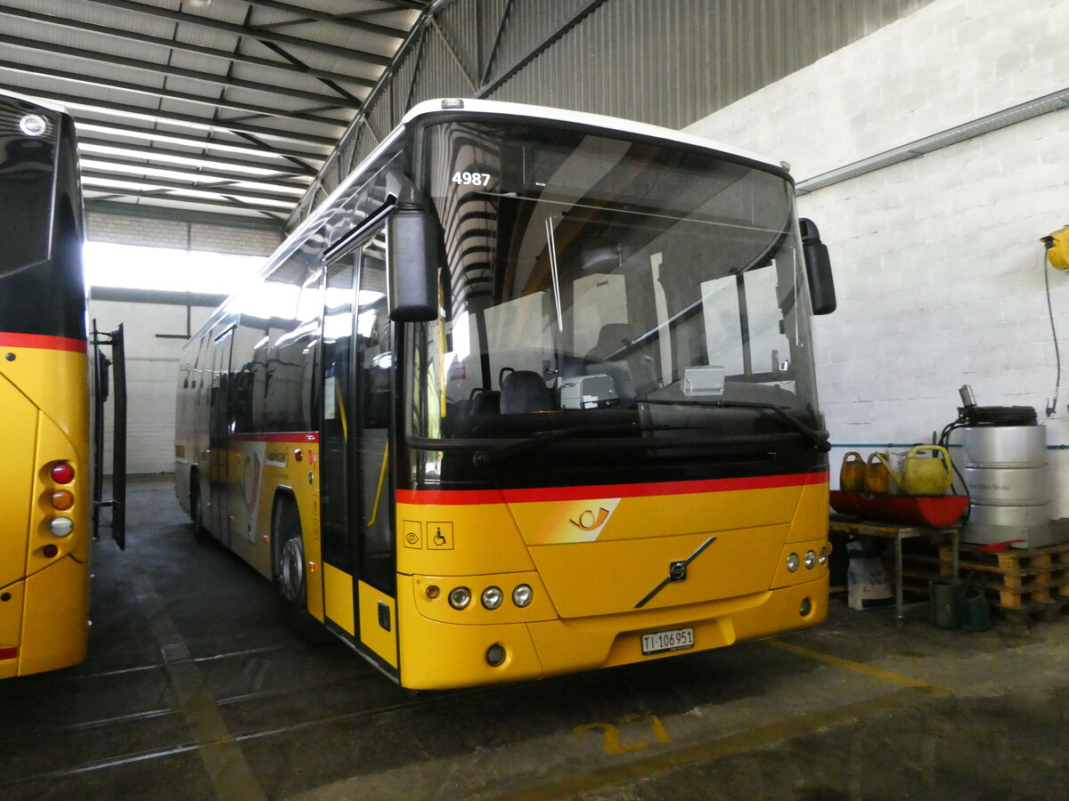 (236'305) - AutoPostale Ticino - TI 106'951 - Volvo (ex Autopostale, Tesserete; ex Autopostale Mendrisio) am 26. Mai 2022 in Taverne, Garage