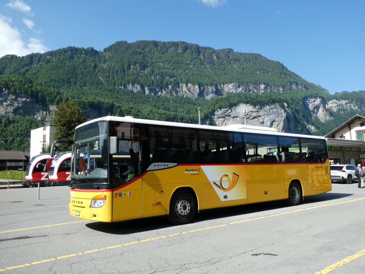 (236'555) - PostAuto Bern - Nr. 70/BE 653'387 - Setra am 4. Juni 2022 in Meiringen, Postautostation