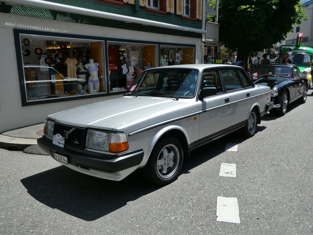 (236'706) - Volvo - ZH 228'944 - am 4. Juni 2022 in Sarnen, OiO