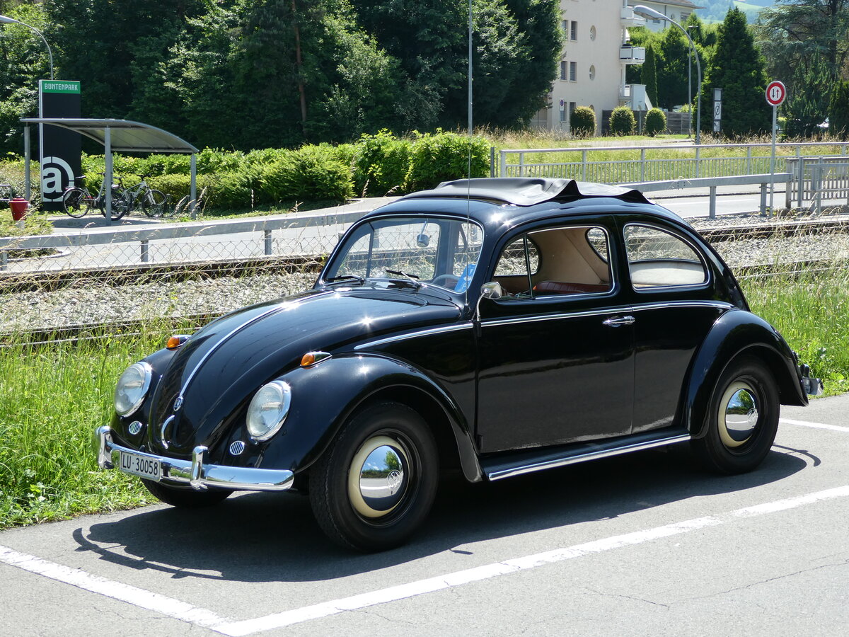 (236'711) - VW-Kfer - LU 30'058 - am 4. Juni 2022 in Sarnen, OiO