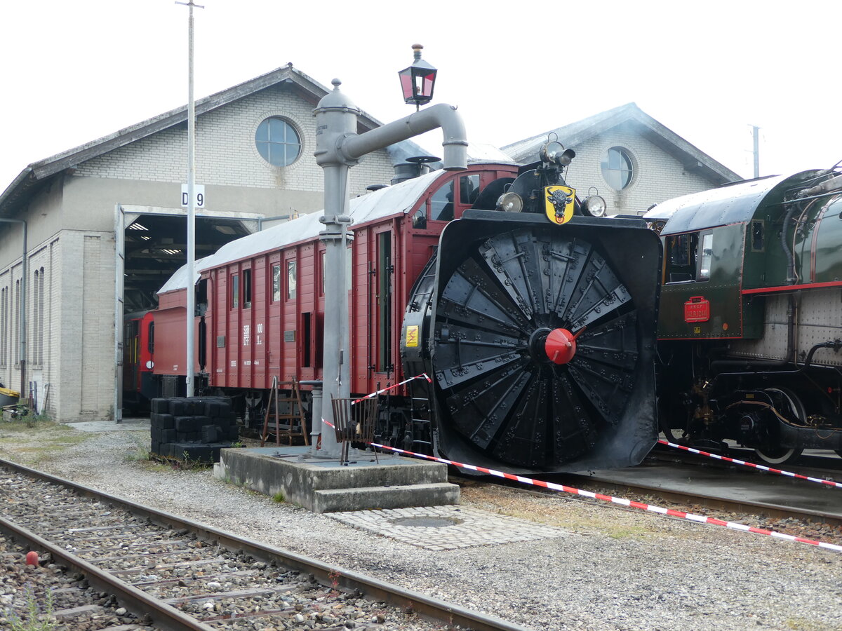 (236'754) - SBB-Schneeschleuder - Nr. 100 - am 5. Juni 2022 in Brugg, Bahnpark