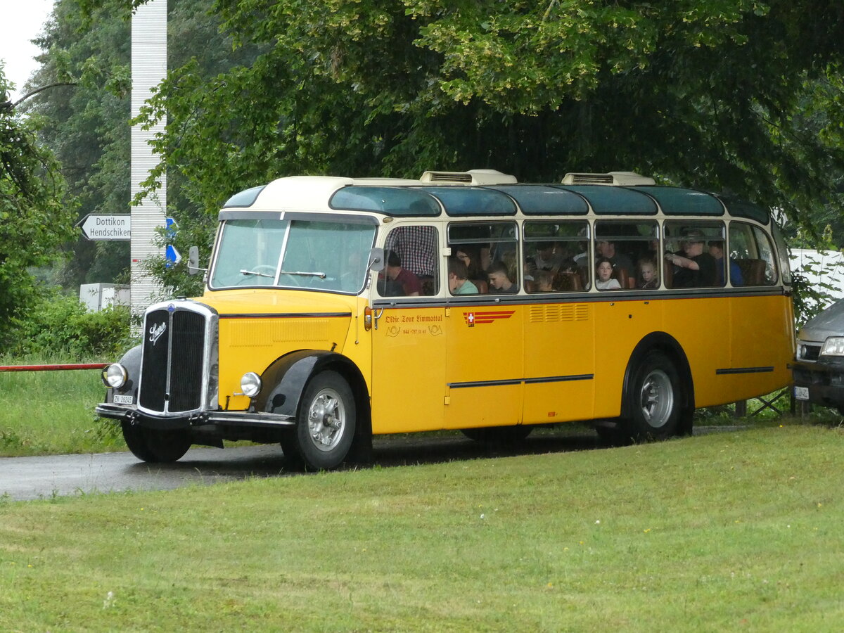 (236'807) - Mosimann, Aesch - ZH 26'245 - Saurer/Tscher (ex diverse Besitzer; ex Fravi, Andeer) am 5. Juni 2022 beim Bahnhof Hendschiken