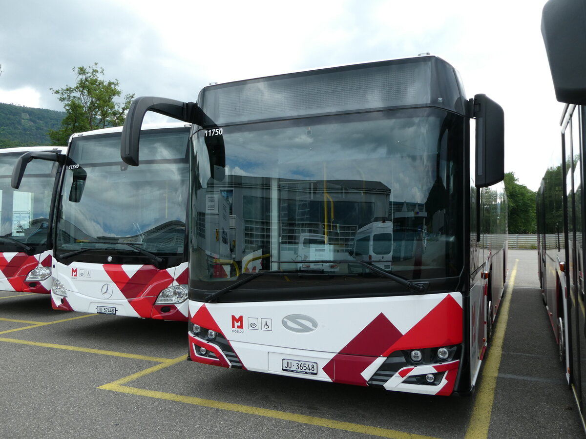 (236'882) - CarPostal Ouest - JU 36'548 - Solaris am 6. Juni 2022 in Develier, Parkplatz