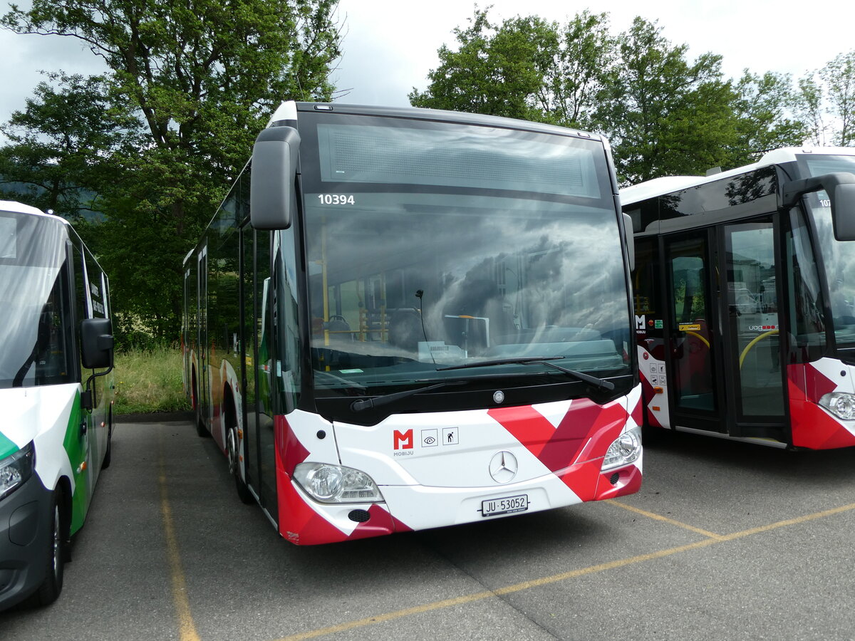 (236'890) - CarPostal Ouest - JU 53'052 - Mercedes (ex Nr. 7) am 6. Juni 2022 in Develier, Parkplatz