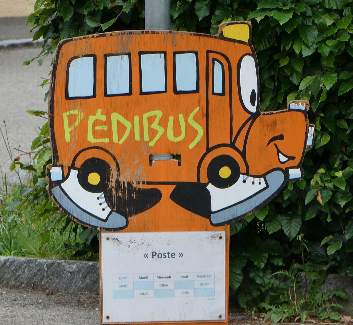 (236'914) - Pdibus-Fahrplaninfo am 6. Juni 2022 in Develier, Post