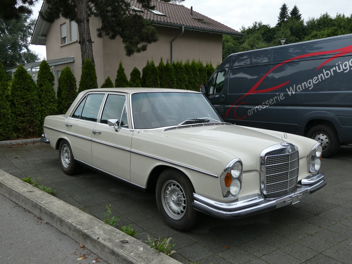 (237'532) - Mercedes am 26. Juni 2022 in Niederwangen
