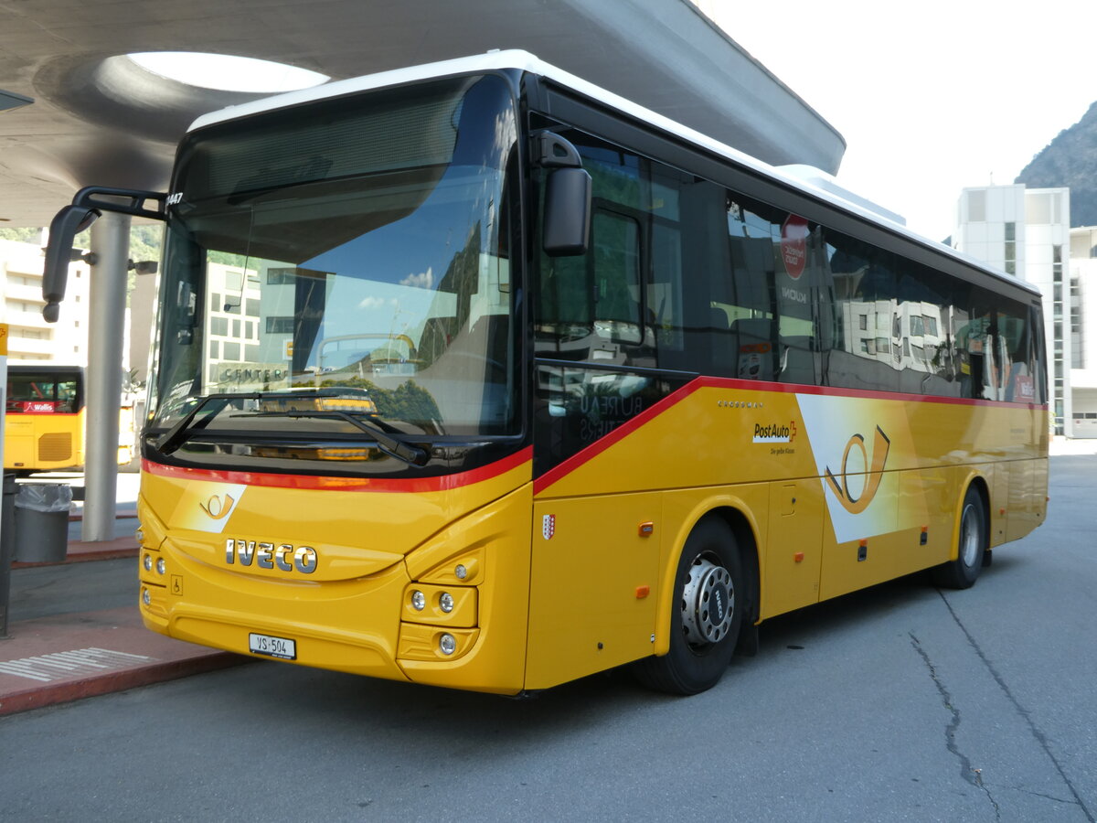 (238'193) - Autotour, Visp - VS 504 - Iveco am 16. Juli 2022 beim Bahnhof Visp