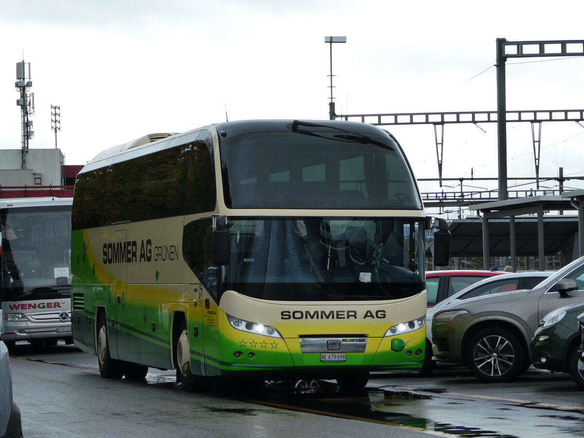 (240'327) - Sommer, Grnen - BE 679'698 - Neoplan am 26. September 2022 in Thun, CarTerminal