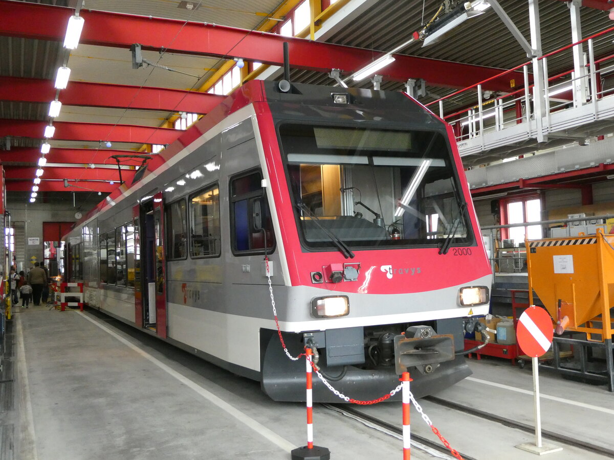 (240'505) - TRAVYS-Pendelzug - Nr. 2000 - am 2. Oktober 2022 in Yverdon, Dpt