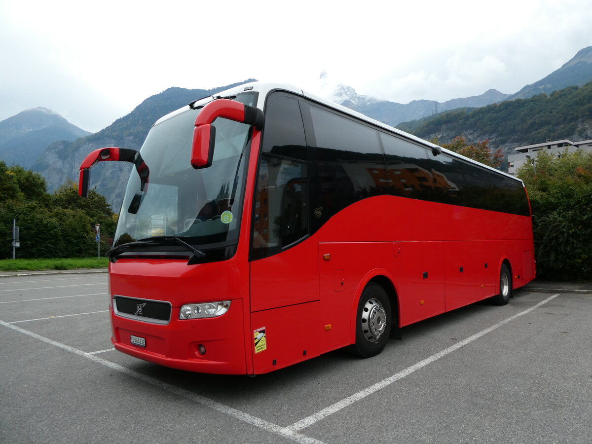 (240'660) - Closillon Tours, Monthey - VS 443'232 - Volvo (ex TMR Martigny) am 8. Oktober 2022 in St-Maurice, Route du Lman