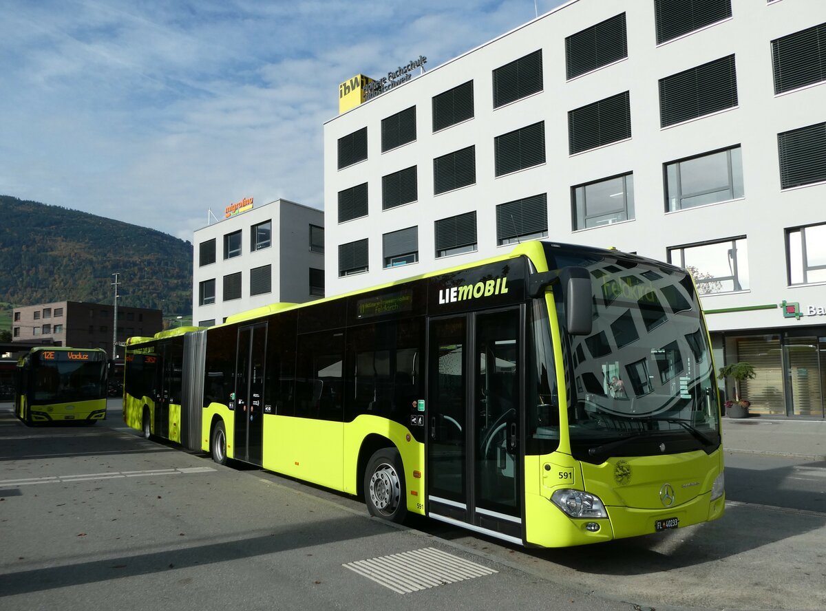 (240'900) - Aus Liechtenstein: BOS PS Anstalt, Vaduz - Nr. 591/FL 40'233 - Mercedes (PLA Vaduz Nr. 62) am 11. Oktober 2022 beim Bahnhof Sargans