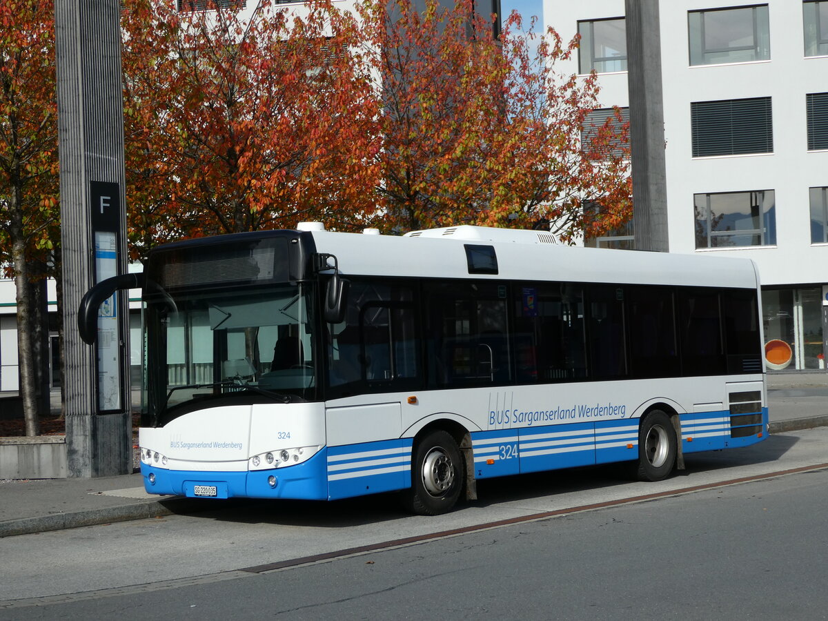 (240'912) - BSW Sargans - Nr. 324/SG 220'035 - Solaris am 11. Oktober 2022 beim Bahnhof Sargans