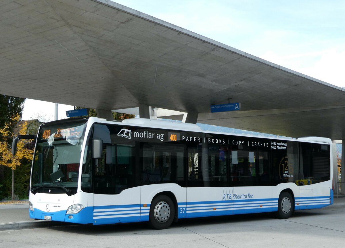 (240'974) - RTB Altsttten - Nr. 37/SG 305'529 - Mercedes am 11. Oktober 2022 beim Bahnhof Buchs