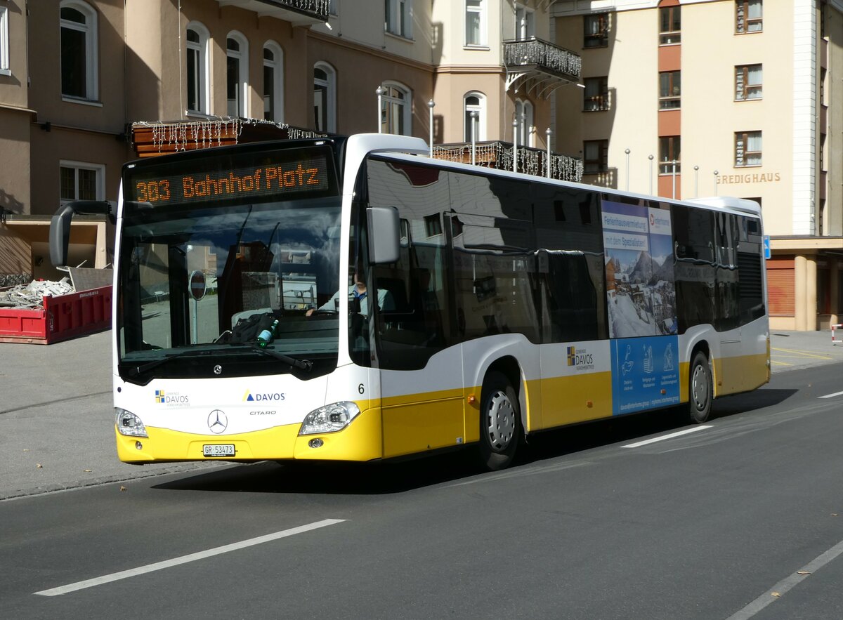 (241'124) - VBD Davos - Nr. 6/GR 53'473 - Mercedes am 12. Oktober 2022 beim Bahnhof Davos Dorf