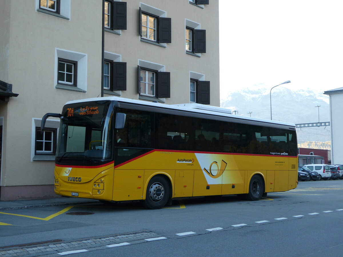 (241'181) - Balzarolo, Poschiavo - GR 32'465 - Iveco am 13. Oktober 2022 beim Bahnhof Samedan