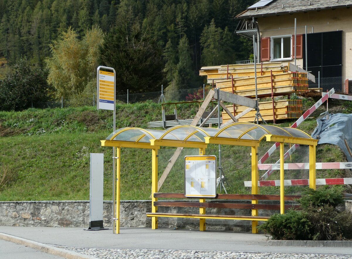 (241'210) - PostAuto-Haltestelle am 13. Oktober 2022 in Poschiavo, Curtinell