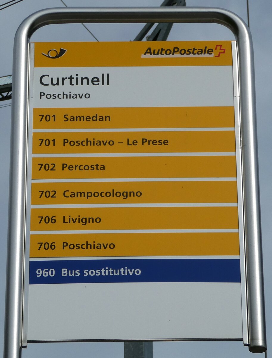 (241'211) - PostAuto-Haltestellenschild - Poschiavo, Curtinell - am 13. Oktober 2022