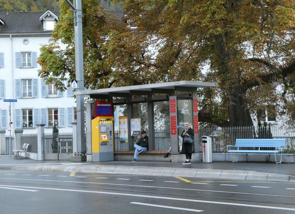 (241'265) - Chur Bus/PostAuto-Haltestelle am 14. Oktober 2022 in Chur, Malteser