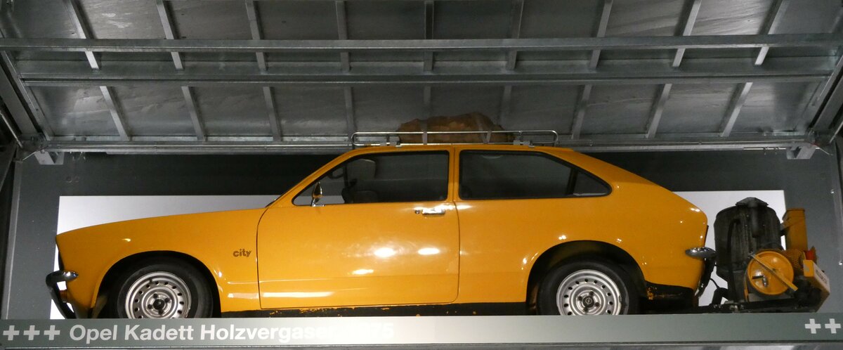 (241'728) - Opel mit Holzvergaser am 22. Oktober 2022 in Luzern, Verkehrshaus
