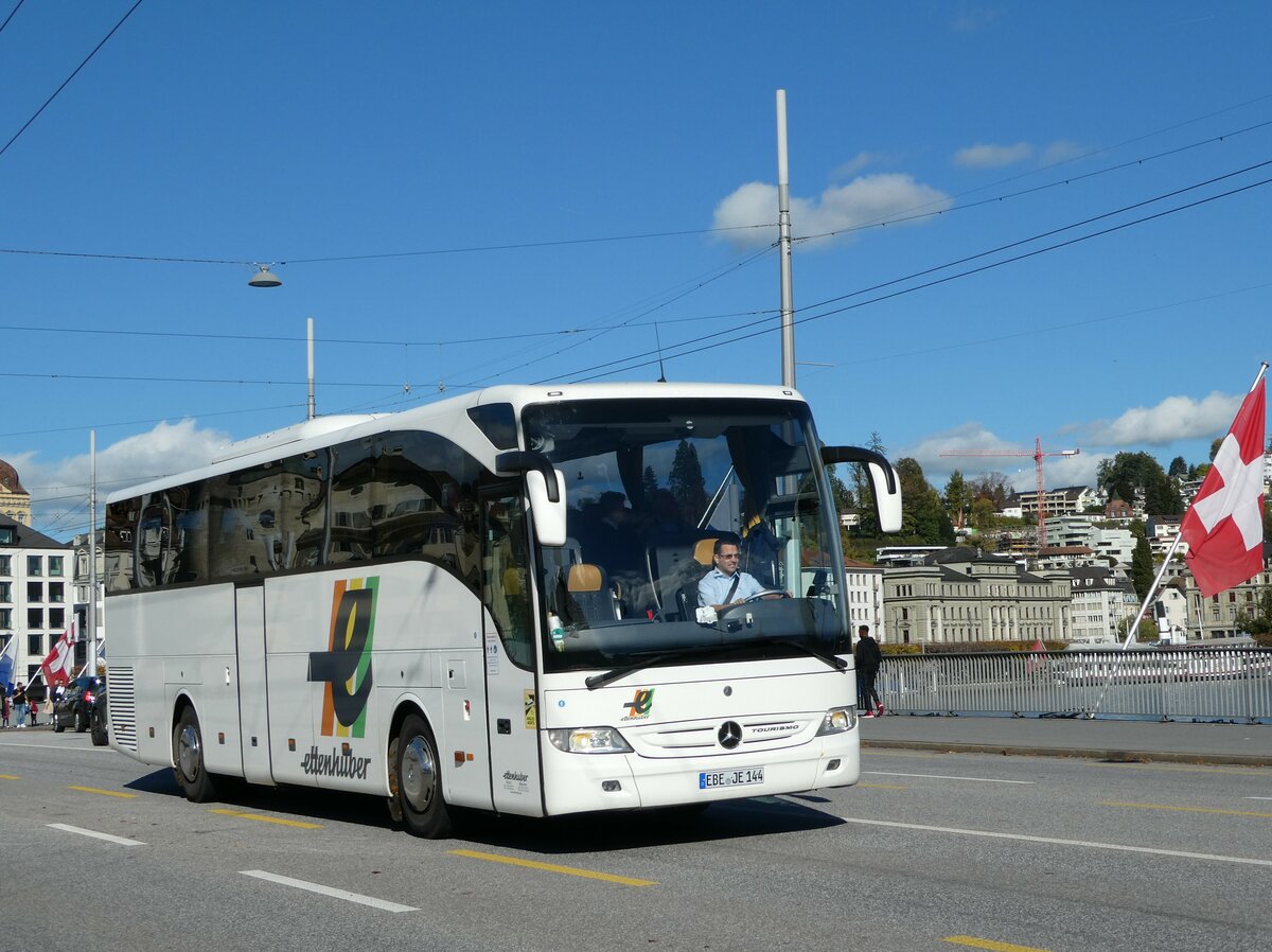 (241'761) - Aus Deutschland: Ettenhuber, Mnchen - EBE-JE 144 - Mercedes am 22. Oktober 2022 in Luzern, Bahnhofbrcke