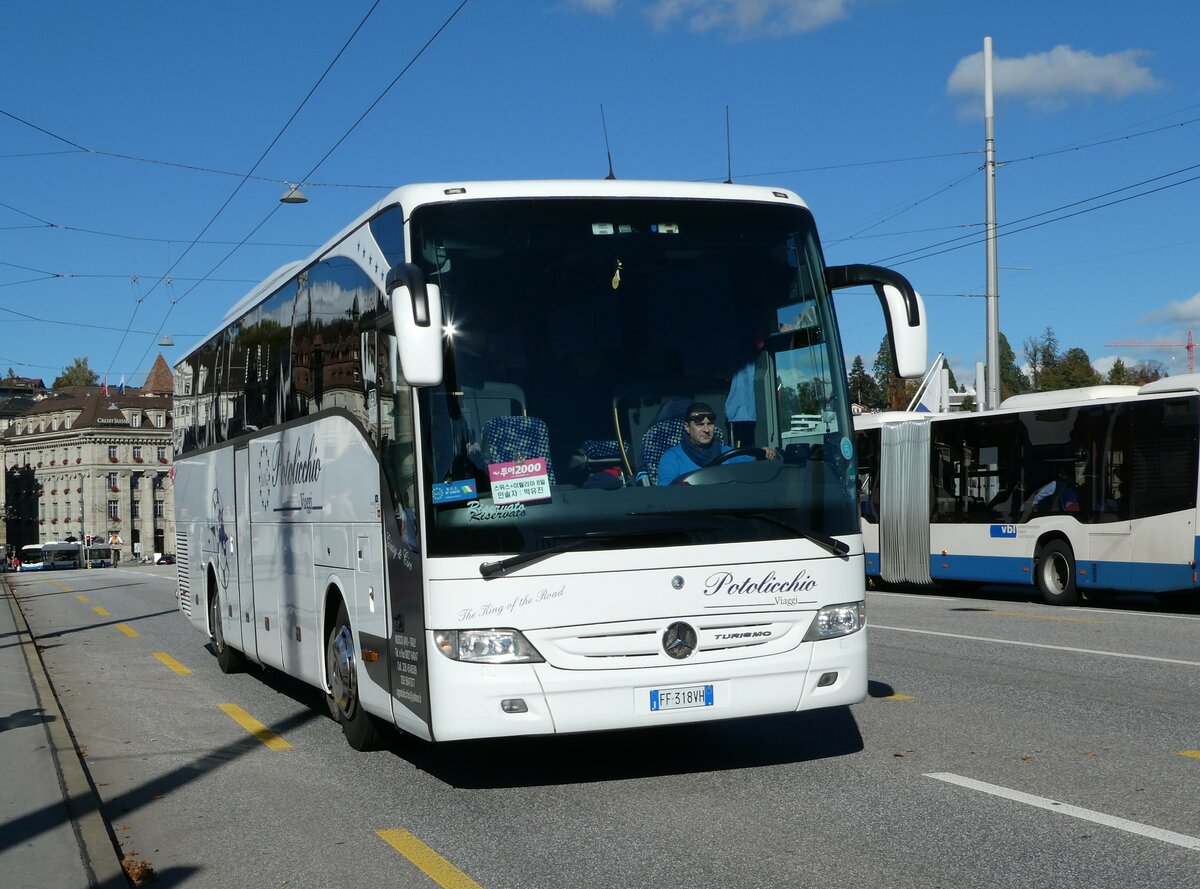 (241'764) - Aus Italien: Potolicchio, Nusco - FF-318 VH - Mercedes am 22. Oktober 2022 in Luzern, Bahnhofbrcke