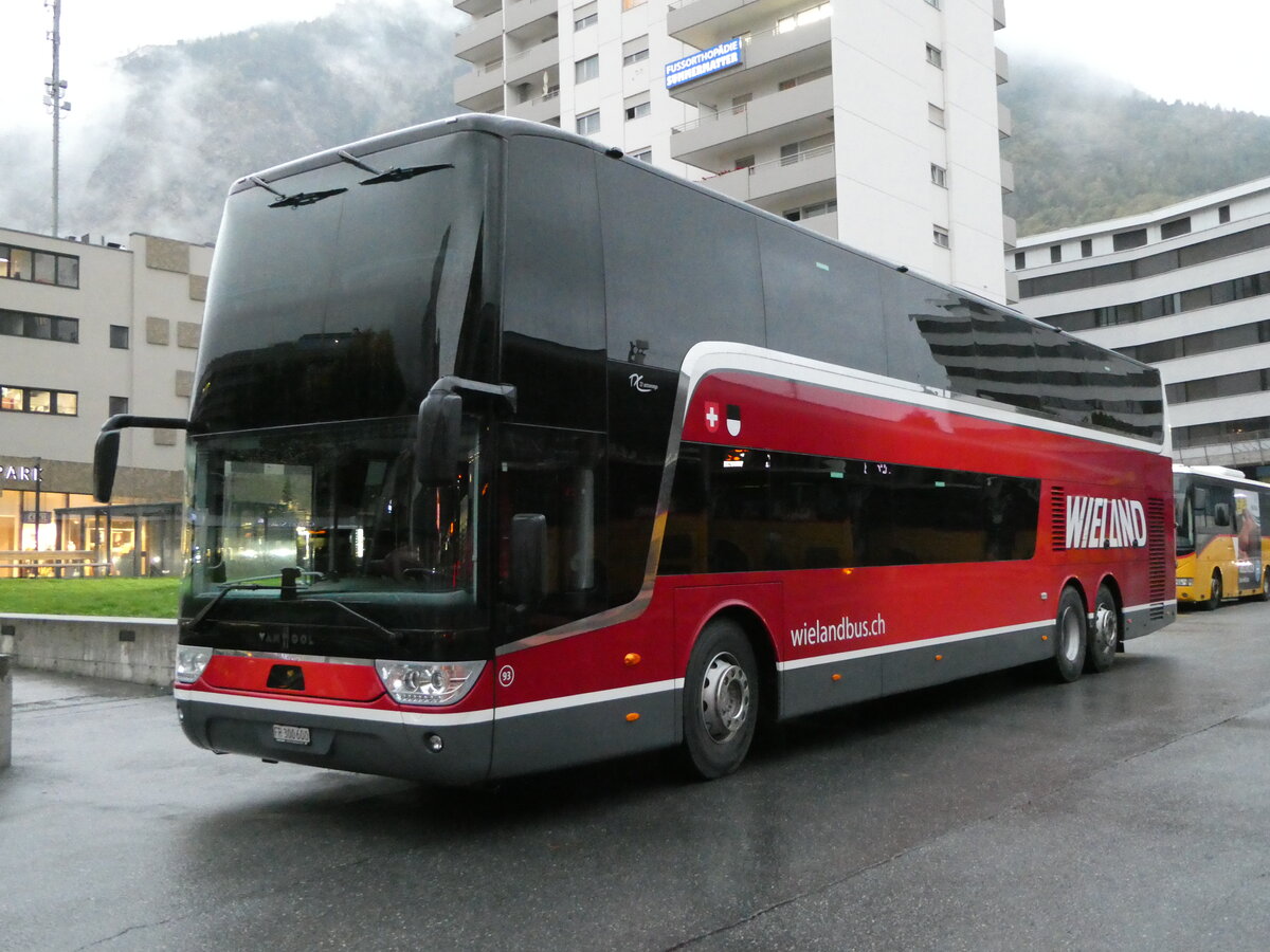 (241'811) - Wieland, Murten - Nr. 93/FR 300'600 - Van Hool am 24. Oktober 2022 beim Bahnhof Visp