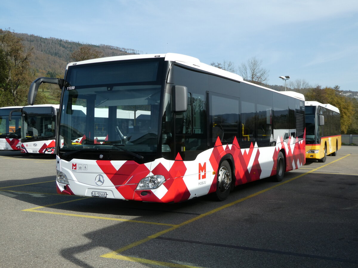 (241'934) - CarPostal Ouest - JU 52'448 - Mercedes am 29. Oktober 2022 in Develier, Parkplatz