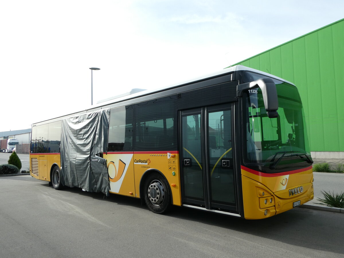 (241'964) - CarPostal Ouest - VD 457'063 - Iveco am 29. Oktober 2022 in Kerzers, Interbus