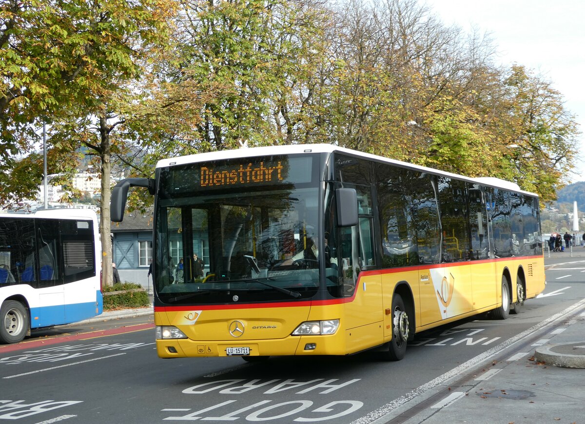 (242'247) - Bucheli, Kriens - Nr. 27/LU 15'711 - Mercedes am 6. November 2022 beim Bahnhof Luzern