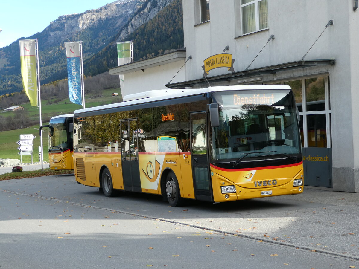 (242'260) - Gaudenz, Andeer - GR 163'711 - Iveco (ex Mark, Andeer) am 8. November 2022 in Andeer, Garage