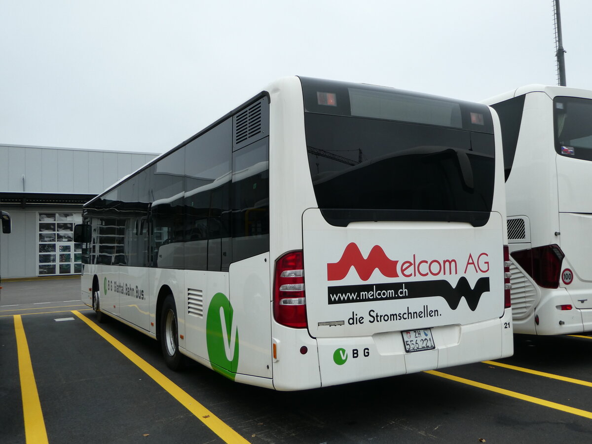 (242'522) - Maag, Kloten - Nr. 21/ZH 556'221 - Mercedes am 12. November 2022 in Winterthur, EvoBus