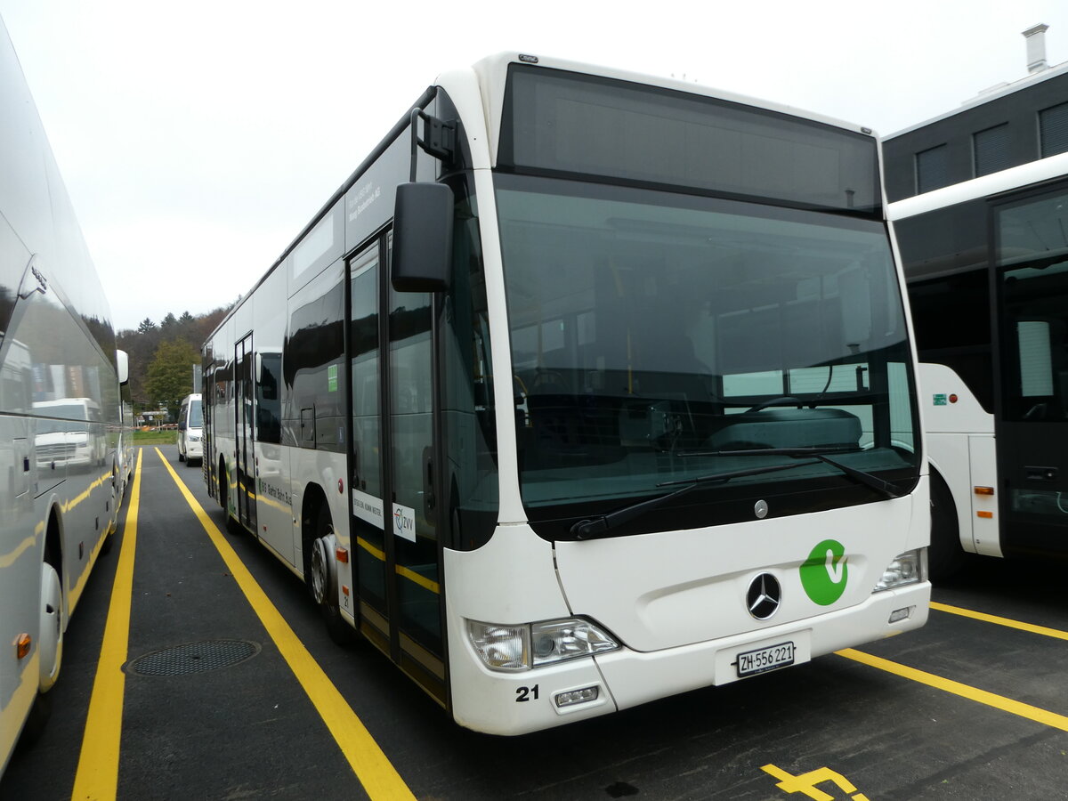 (242'524) - Maag, Kloten - Nr. 21/ZH 556'221 - Mercedes am 12. November 2022 in Winterthur, EvoBus