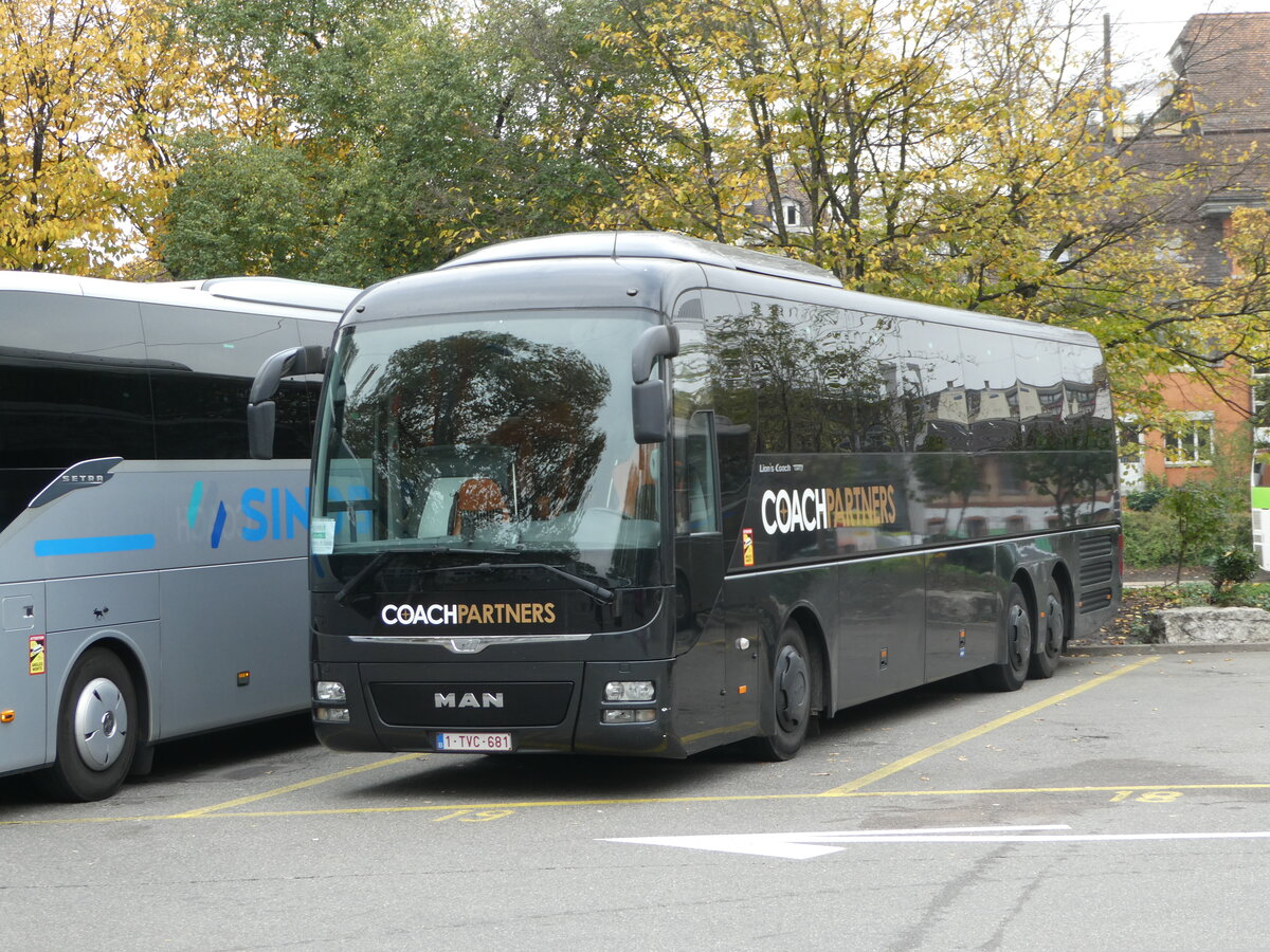 (242'538) - Aus Belgien: Coach Partners - 1-TVC-681 - MAN am 12. November 2022 in Zrich, Sihlquai