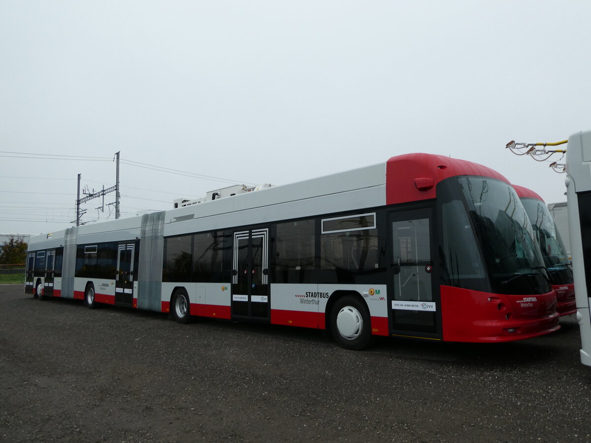 (242'596) - SW Winterthur - Nr. 411 - Hess/Hess Doppelgelenktrolleybus am 13. November 2022 in Wil, Larag