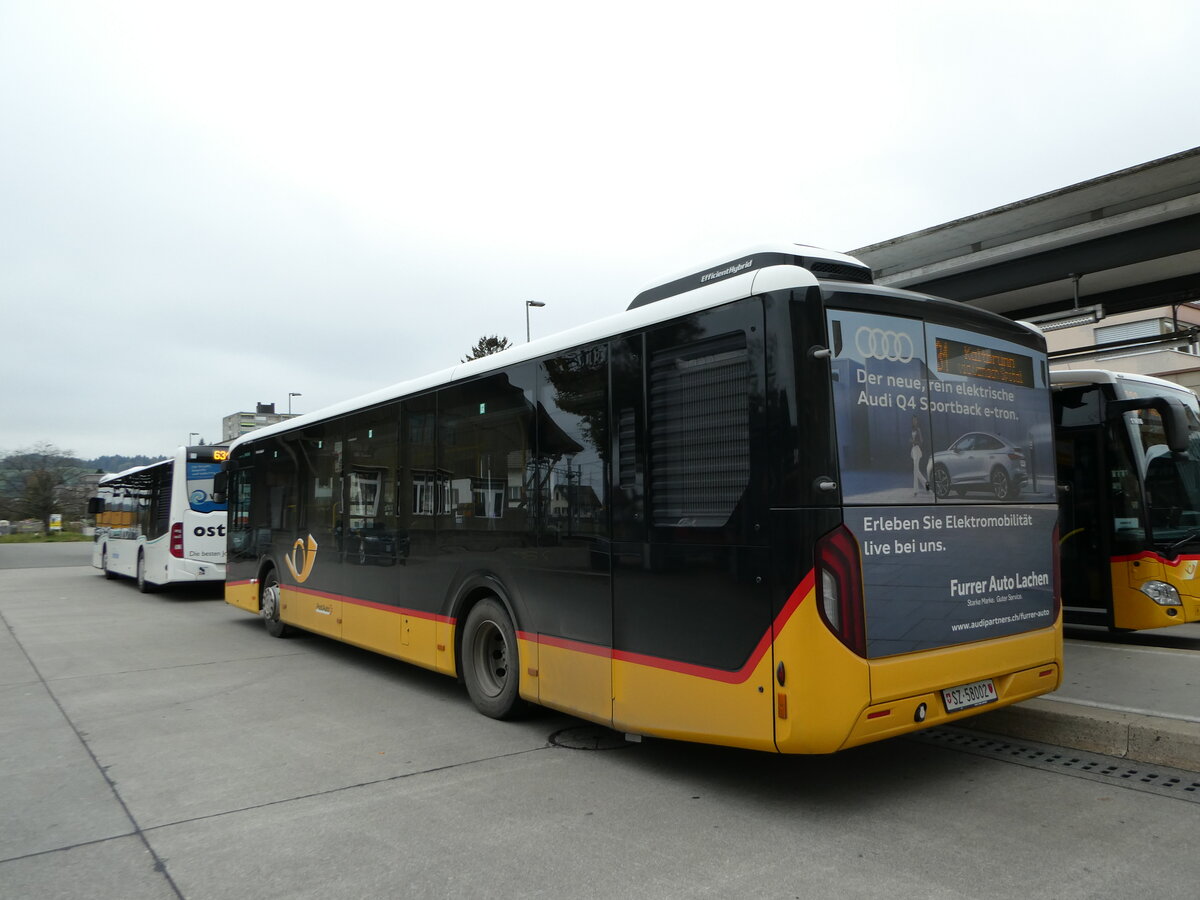 (242'646) - PostAuto Ostschweiz - SZ 58'002 - MAN am 13. November 2022 beim Bahnhof Uznach