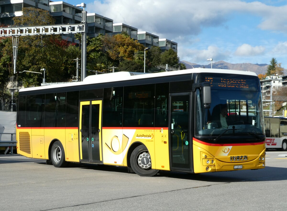 (242'905) - AutoPostale Ticino - TI 305'395 - Iveco am 17. November 2022 beim Bahnhof Lugano