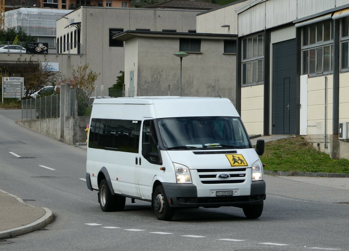 (242'927) - ??? - TI 225'908 - Ford am 17. November 2022 in Barbengo, Via dei Balconi