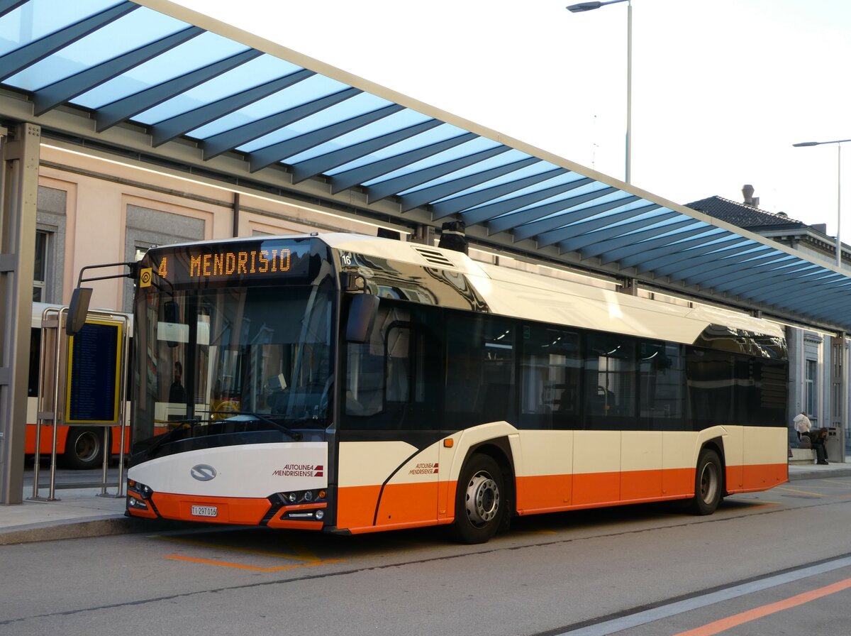 (242'936) - AMSA Chiasso - Nr. 16/TI 297'016 - Solaris am 17. November 2022 beim Bahnhof Chiasso