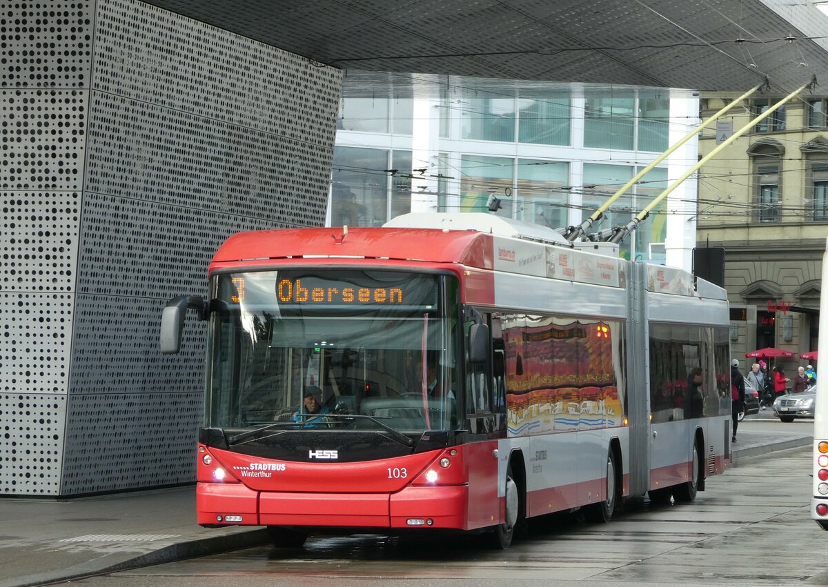 (243'005) - SW Winterthur - Nr. 103 - Hess/Hess Gelenktrolleybus am 18. November 2022 beim Hauptbahnhof Winterthur