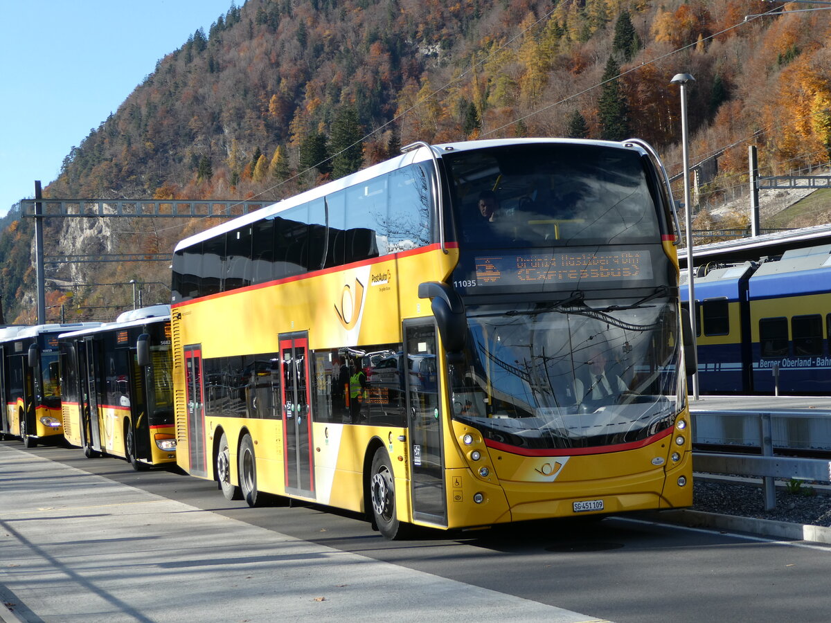 (243'040) - PostAuto Ostschweiz - SG 451'109 - Alexander Dennis (ex CarPostal Ouest; ex PostAuto Ostschweiz SG 445'308) am 20. November 2022 beim Bahnhof Interlaken West