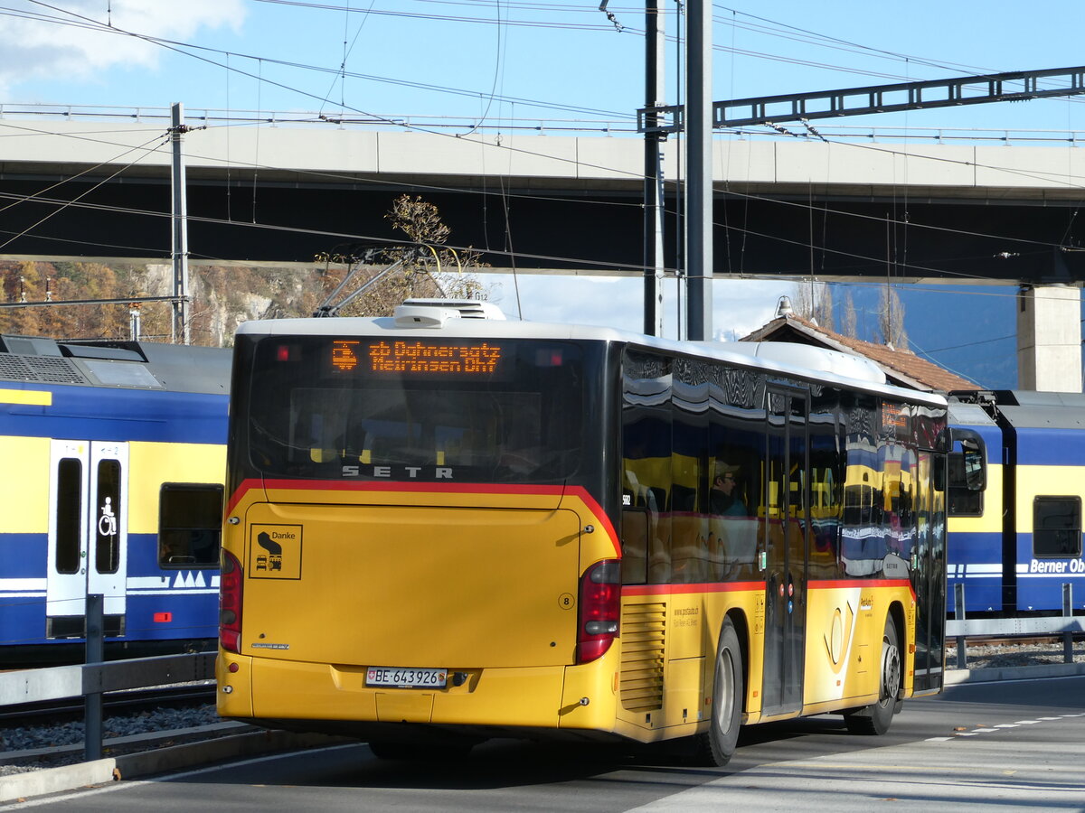 (243'043) - Flck, Brienz - Nr. 8/BE 643'926 - Setra am 20. November 2022 beim Bahnhof Interlaken Ost