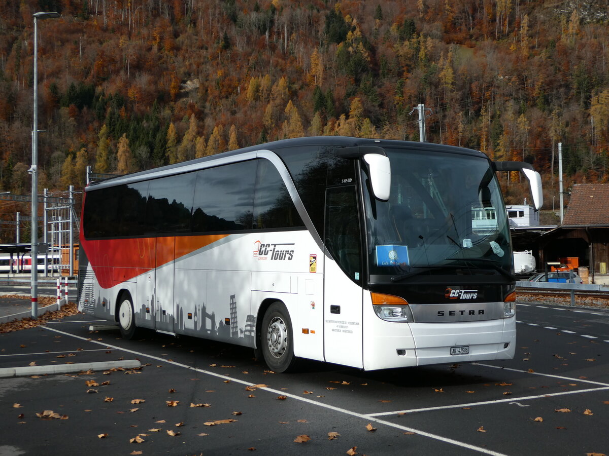 (243'070) - CC-Tours, Dietlikon - AR 47'506 - Setra am 22. November 2022 beim Bahnhof Interlaken Ost