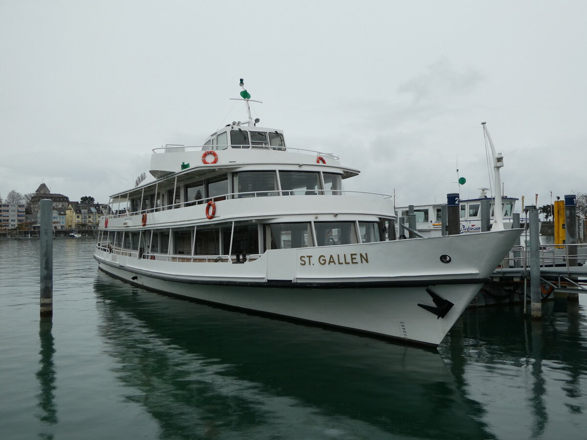 (243'300) - Motorschiff St. Gallen am 29. November 2022 im Hafen von Romanshorn