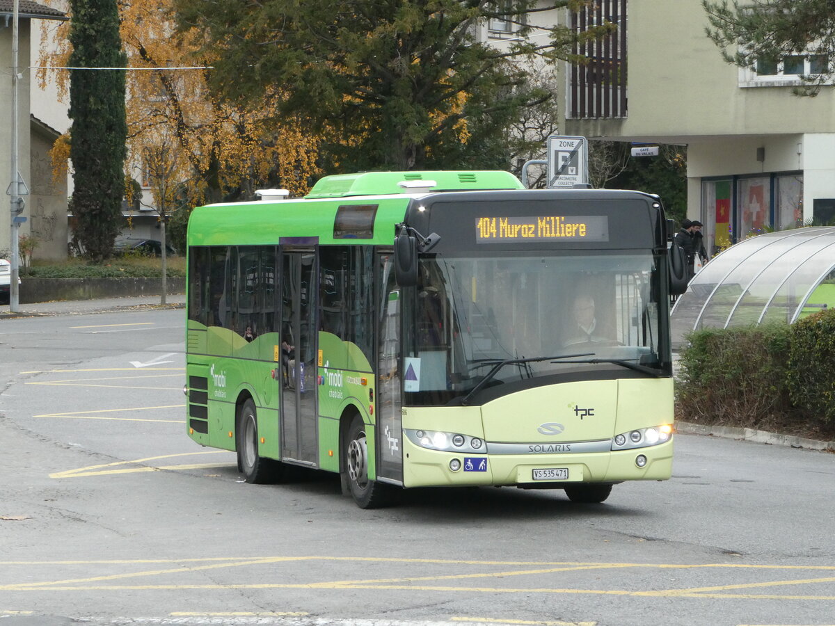 (243'449) - TPC Aigle - Nr. 686/VS 435'471 - Solaris am 3. Dezember 2022 beim Bahnhof Monthey CFF